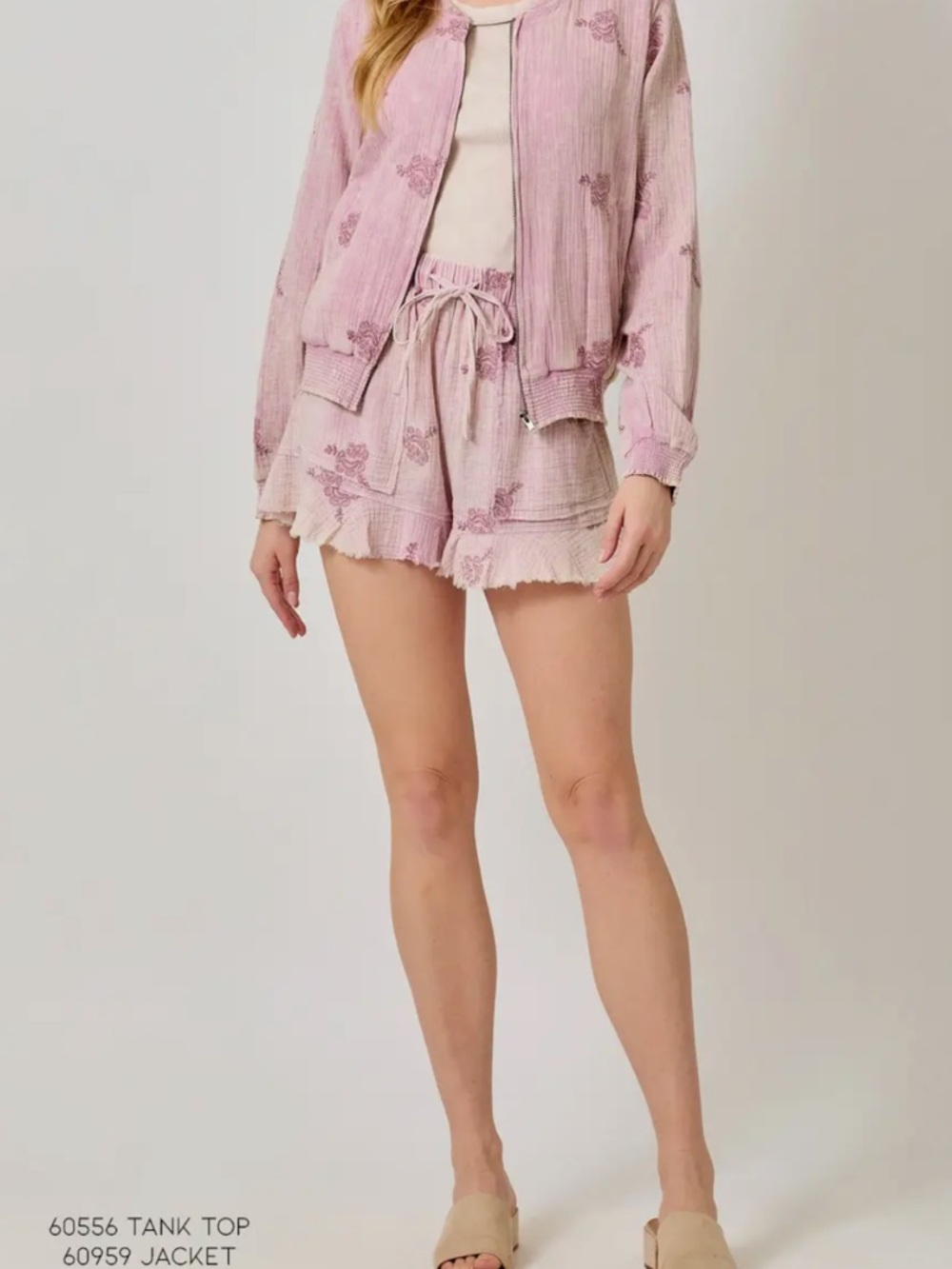 2020. Embroidered rose cotton airy shorts in lavender